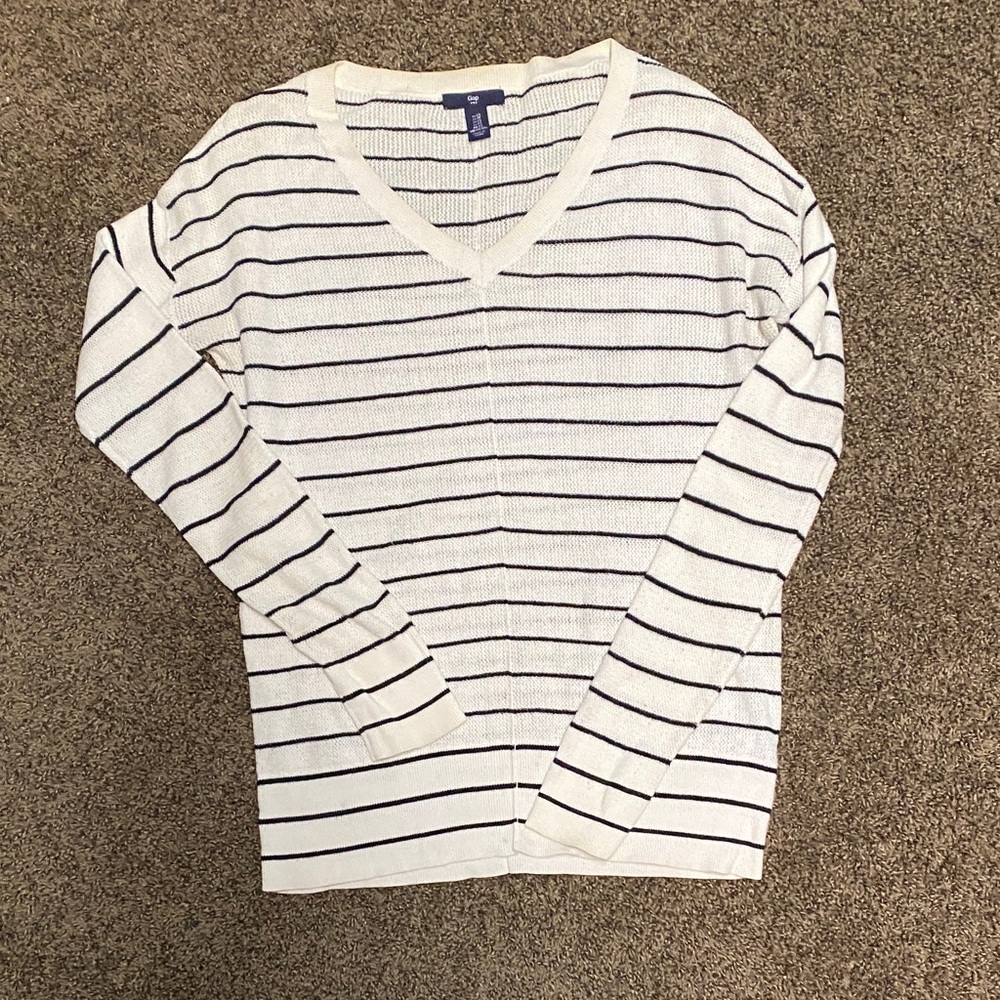GAP Women's White and Black Striped V-Neck Sweater